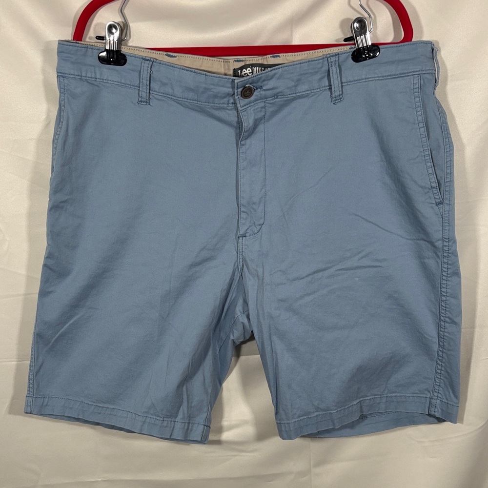 Lee Men's Light Blue Flat Front Shorts SZ 40